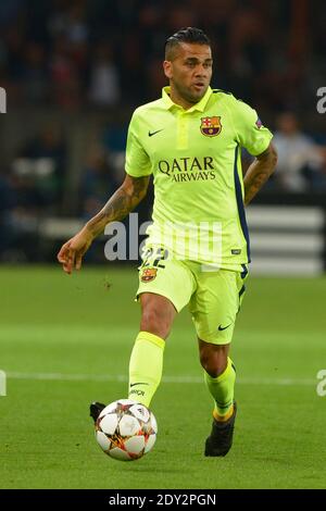 Daniel Alves aus Barcelona während des Champions-League-Stage-Fußballmatches Gruppe F, Paris-St-Germain gegen Barcelona im Parc des Princes; Paris, Frankreich, am 30. September 2014. PSG gewann 3:2. Foto von Henri Szwarc/ABACAPRESS.COM Stockfoto