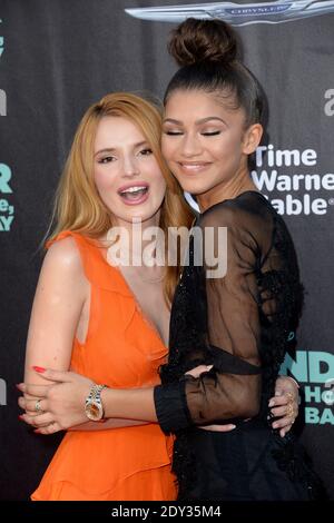 Bella Thorne und Zendaya Coleman besuchen am 6. Oktober 2014 die Premiere von Disneys Alexander and the terrible, Horrible, No Good, Very Bad Day im El Capitan Theatre in Los Angeles, CA, USA. Foto von Lionel Hahn/ABACAPRESS.COM Stockfoto