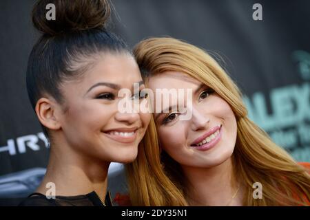 Bella Thorne und Zendaya Coleman besuchen am 6. Oktober 2014 die Premiere von Disneys Alexander and the terrible, Horrible, No Good, Very Bad Day im El Capitan Theatre in Los Angeles, CA, USA. Foto von Lionel Hahn/ABACAPRESS.COM Stockfoto