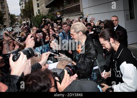 Bill Kaulitz von der deutschen Band Tokio Hotel verlässt den Radiosender NRJ in Paris, Frankreich, am 08. Oktober 2014. Foto von Audrey Poree/ABACAPRESS.COM Stockfoto