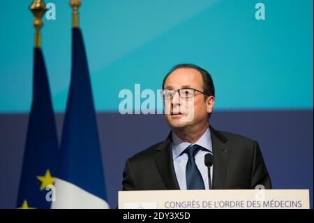 Der französische Präsident Francois Hollande hält eine Rede während des 1. Kongresses des französischen Ärzteordens am 16. Oktober 2014 im Centre of New Industries and Technologies (CNIT) in La Defense in Paris.Foto Thierry Orban/Abacapress.com Stockfoto