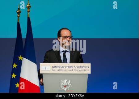 Der französische Präsident Francois Hollande hält eine Rede während des 1. Kongresses des französischen Ärzteordens am 16. Oktober 2014 im Centre of New Industries and Technologies (CNIT) in La Defense in Paris.Foto Thierry Orban/Abacapress.com Stockfoto