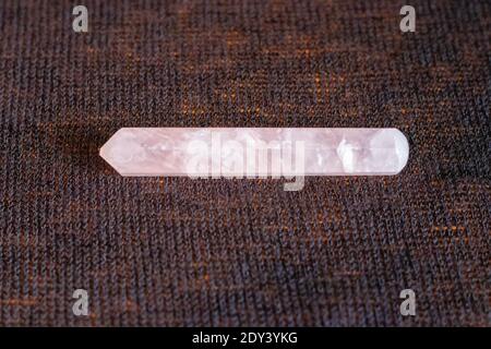 Rose Quarts Healing Crystal Zylinder rosa Edelstein . Hochwertige Fotos Stockfoto