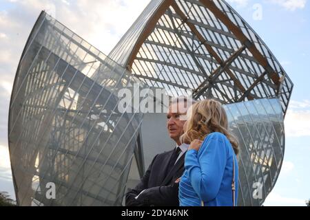 LVMH CEO Bernard Arnault und seine Frau Helene Mercier-Arnault bei der Einweihung der Louis Vuitton Stiftung, eine Woche vor ihrer offiziellen Eröffnung am 20. Oktober 2014 in Paris, Frankreich. Photo Pool von Hamilton/ABACAPRESS.COM Stockfoto