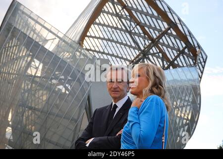 LVMH CEO Bernard Arnault und seine Frau Helene Mercier-Arnault bei der Einweihung der Louis Vuitton Stiftung, eine Woche vor ihrer offiziellen Eröffnung am 20. Oktober 2014 in Paris, Frankreich. Photo Pool von Hamilton/ABACAPRESS.COM Stockfoto