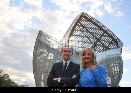 LVMH CEO Bernard Arnault und seine Frau Helene Mercier-Arnault bei der Einweihung der Louis Vuitton Stiftung, eine Woche vor ihrer offiziellen Eröffnung am 20. Oktober 2014 in Paris, Frankreich. Photo Pool von Hamilton/ABACAPRESS.COM Stockfoto