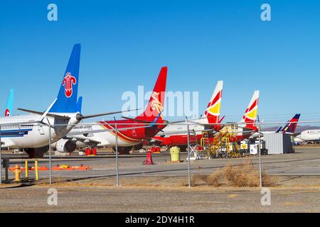 Victorville, CA, USA – 22. Dezember 2020: Kommerzielle Flugzeuge stehen in der Mojave-Wüste am Southern California Logistics Airport in Victorv Stockfoto