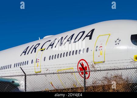 Victorville, CA, USA – 22. Dezember 2020: Ein Flugzeug von Air Canada parkte in einem Wartungshof am Southern California Logistics Airport in Victorvil Stockfoto