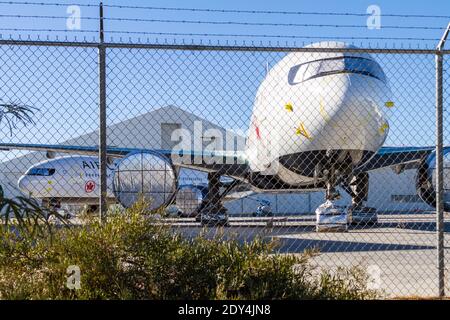 Victorville, CA, USA – 22. Dezember 2020: Zwei Air Canada Flugzeuge parkten auf einem Wartungshof am Southern California Logistics Airport in Victor Stockfoto