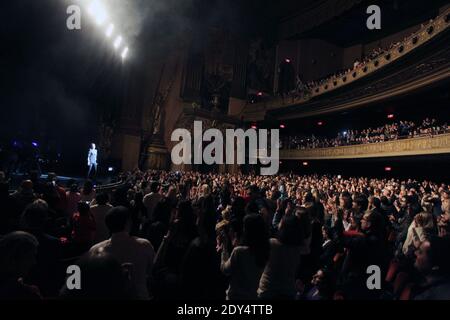 Der französische Sänger Patrick Bruel tritt am 1. November 2014 live im Beacon Theatre in New York City, NY, USA, auf. Foto von Charles Guerin/ABACAPRESS.COM Stockfoto