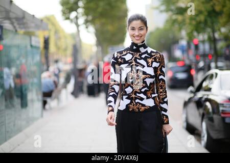 Street Style, Caroline Issa Redaktion Tank Magazin & weil Magazin, Ankunft in Kenzo Ready-to-Wear Frühjahr Sommer 2015 Show auf Boulevard Ney 54, Paris, Frankreich am 28. september 2014 statt. Foto von Sophie Mhabille/ABACAPRESS.COM Stockfoto