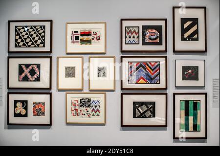 Ausstellungs-Retrospektive von Sonia Delaunay während des Pressetag im Museum of Modern Art in Paris, Frankreich am 3. November 2014. Diese Ausstellung wird am 15. April 2015 im Tate Modern Museum in London gezeigt. Foto Thierry Orban/ABACAPRESS.COM Stockfoto