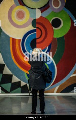 Ausstellungs-Retrospektive von Sonia Delaunay während des Pressetag im Museum of Modern Art in Paris, Frankreich am 3. November 2014. Diese Ausstellung wird am 15. April 2015 im Tate Modern Museum in London gezeigt. Foto Thierry Orban/ABACAPRESS.COM Stockfoto