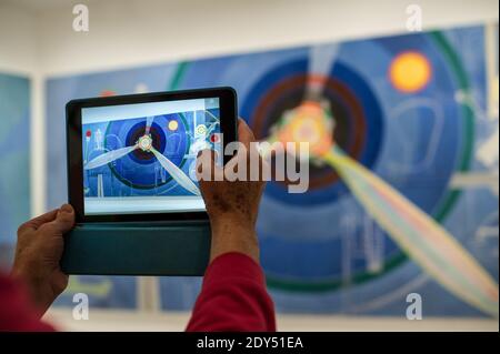 Ausstellungs-Retrospektive von Sonia Delaunay während des Pressetag im Museum of Modern Art in Paris, Frankreich am 3. November 2014. Diese Ausstellung wird am 15. April 2015 im Tate Modern Museum in London gezeigt. Foto Thierry Orban/ABACAPRESS.COM Stockfoto