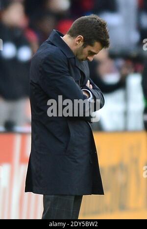 D.C. United-Cheftrainer Ben Olsen senkt seinen Kopf nach einem United-Missspiel in der zweiten Hälfte gegen die New Yorker Red Bulls in einem Halbfinale der MLS Eastern Conference im RFK Stadium in Washington, DC, USA am 8. November 2014. Die Red Bulls avancierten zum Finale der MLS Eastern Conference, indem sie United auf Gesamtziele, 3:2, schlugen. Foto von Chuck Myers/ABACAPRESS.COM Stockfoto