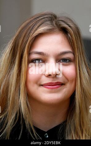 Louane Emera posiert während der La Famille Belier Photocall im Rahmen des 23. Sarlat Film Festival 2014 in Sarlat, Südwestfrankreich, am 11. November 2013. Foto von Patrick Bernard/ABACAPRESS.COM Stockfoto