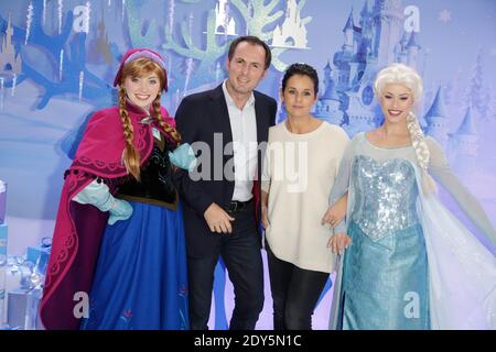 Jean-Philippe Doux und Faustine Bollaert am 15. November 2014 beim Eröffnungstag der Weihnachtszeit im Disneyland Resort Paris in Marne-La-Vallee, Frankreich. Foto von Jerome Domine/ABACAPRESS.COM Stockfoto