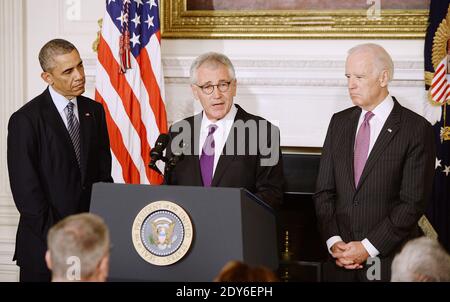 Verteidigungsminister Chuck Hagel annonces sein Rücktritt als US-Präsident Barack Obama und Vizepräsident Joe Biden schauen am 24. November 2014 im Staatssaal des Weißen Hauses in Washington, DC, USA, nach. Foto von Olivier Douliery/ABACAPRESS.COM Stockfoto