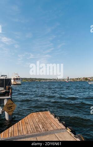 Das Ende einer Anlegestelle am Lake Union in der Nähe von Queen Anne, Seattle, Washington. Stockfoto