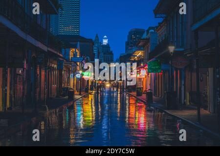 Die berühmte Bourbon Straße in New Orleans ohne Leute Am Morgen Stockfoto