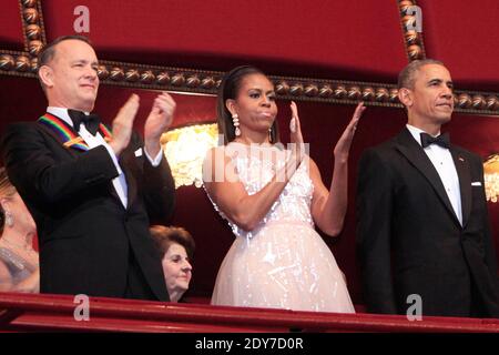 Präsident Barack Obama und die First Lady Michelle Obama nehmen an den Kennedy Center Honors im Kennedy Center Teil. 37. Kennedy Center Honoree: Tom Hanks auf der linken Seite. Washington, DC, USA, 7. Dezember 2014. Foto von Dennis Brack/Pool/ABACAPRESS.COM Stockfoto