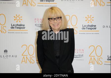 Mireille Darc am 11. Dezember 2014 beim 20. Jahrestag der La Chaine De L'Espoir in der Grande Galerie De L'Evolution in Paris, Frankreich. Foto von Alban Wyters/ABACAPRESS.COM Stockfoto