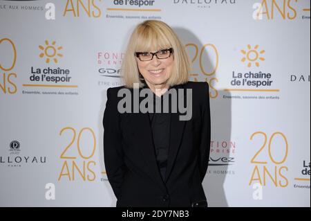 Mireille Darc am 11. Dezember 2014 beim 20. Jahrestag der La Chaine De L'Espoir in der Grande Galerie De L'Evolution in Paris, Frankreich. Foto von Alban Wyters/ABACAPRESS.COM Stockfoto