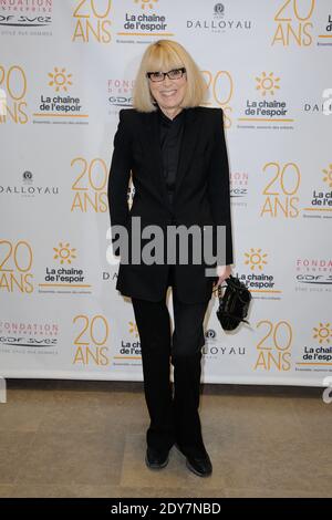Mireille Darc am 11. Dezember 2014 beim 20. Jahrestag der La Chaine De L'Espoir in der Grande Galerie De L'Evolution in Paris, Frankreich. Foto von Alban Wyters/ABACAPRESS.COM Stockfoto