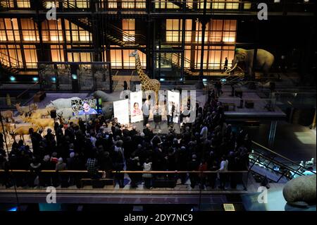 Atmosphäre während des 20. Jahrestages der La Chaine De L'Espoir, die am 11. Dezember 2014 in der Grande Galerie De L'Evolution in Paris, Frankreich, stattfand. Foto von Alban Wyters/ABACAPRESS.COM Stockfoto
