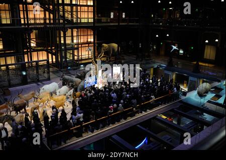 Atmosphäre während des 20. Jahrestages der La Chaine De L'Espoir, die am 11. Dezember 2014 in der Grande Galerie De L'Evolution in Paris, Frankreich, stattfand. Foto von Alban Wyters/ABACAPRESS.COM Stockfoto
