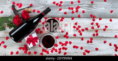 Geschenke der Liebe für einen Happy Valentines Day Konzept in Flaches Lay-Format Stockfoto