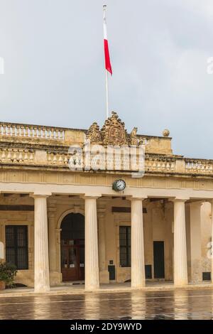 Hauptwachgebäude in St. Georges Square, Valletta, Malta Stockfoto