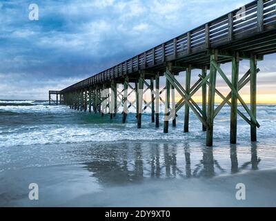 Winterblick auf Pier im St. Andrews State Park in Panama City, Florida Stockfoto