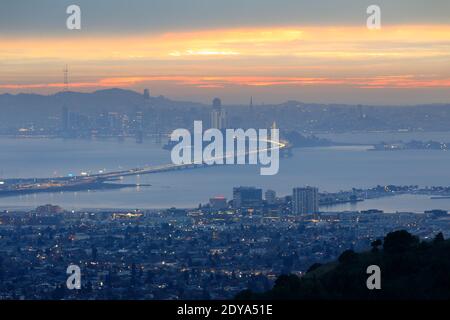 Sonnenuntergang über San Francisco und Berkeley über Grizzly Peak Stockfoto