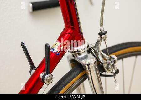 enns, österreich, 25 dec 2020, Unterrohr shimano Kran auf einem Vintage Rennrad francesco moser cromovelato ausgestattet mit shimano 600 und Kran par Stockfoto