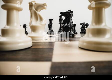 Macro photo of chess pieces on a chess board Stockfoto