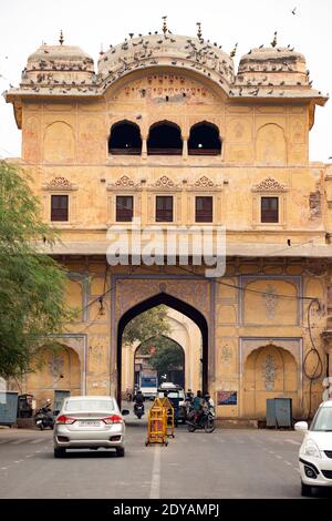 Stadtleben durch die Straßen von Jaipur während der Covid-19 Ausbruch. Jaipur, Rajasthan, Indien. Stockfoto