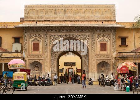 Stadtleben durch die Straßen von Jaipur während der Covid-19 Ausbruch. Jaipur, Rajasthan, Indien. Stockfoto