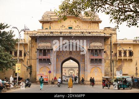 Stadtleben durch die Straßen von Jaipur während der Covid-19 Ausbruch. Jaipur, Rajasthan, Indien. Stockfoto