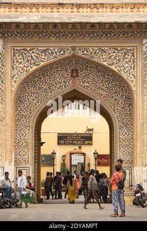 Stadtleben durch die Straßen von Jaipur während der Covid-19 Ausbruch. Jaipur, Rajasthan, Indien. Stockfoto