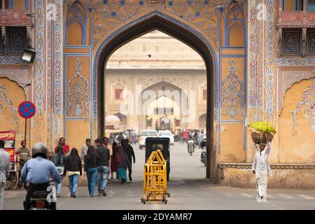 Stadtleben durch die Straßen von Jaipur während der Covid-19 Ausbruch. Jaipur, Rajasthan, Indien. Stockfoto