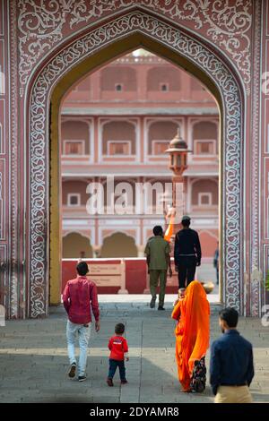 Stadtleben durch die Straßen von Jaipur während der Covid-19 Ausbruch. Jaipur ist die Hauptstadt Indiens Stockfoto