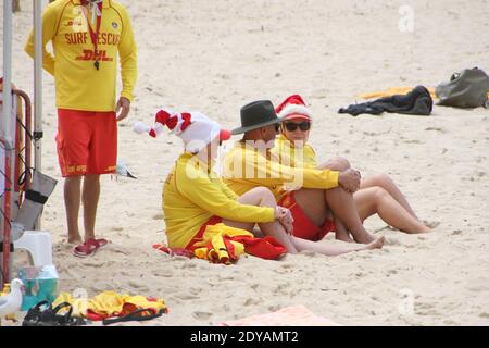 Sydney, Australien. Dezember 2020. Surf Rescue Cronulla SLSC am Strand von Cronulla am Weihnachtstag. Kredit: Richard Milnes/Alamy Live Nachrichten Stockfoto