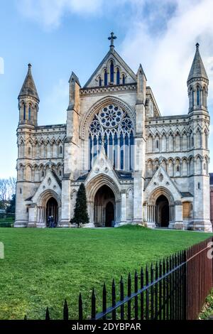 St. Albans Cathedral auch bekannt als St. Albans Abbey, St. Albans Hertfordshire UK Stockfoto