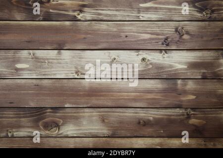 Blick auf alte Vintage natürliche Holz braun Brett mit horizontalen Linien von Dielen und Klopflöchern Stockfoto