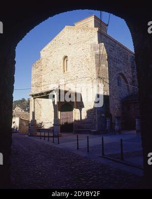 IGLESIA PARROQUIAL S XV FUE DESTRUIDA EN 1936 - SE CONSERVA SU PORTADA GOTICA. Lage: MARIENKIRCHE. BUITRAGO DEL LOZOYA. MADRID. SPANIEN. Stockfoto