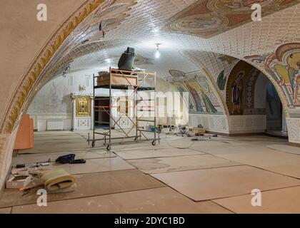 Bau von Tempeln in Seraphim-Diveyevo Kloster. Malerei Wände in Seraphim-Dievejewo Kloster in Nischni Nowgorod Oblast Stockfoto