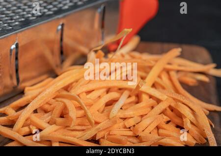 Nahaufnahme von Bio-frisch geschnittenen Karotten Stockfoto