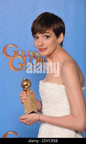 Anne Hathaway mit der besten Nebendarstellerin Golden Globe erhielt für ihre Rolle in Les Miserables im Presseraum bei der 70. Annual Golden Globe Awards Zeremonie, die am 13. Januar 2013 im Beverly Hilton Hotel in Los Angeles, CA, USA, stattfand. Foto von Lionel Hahn/ABACAPRESS.COM Stockfoto