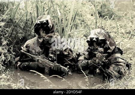 Das undatierte Bild zeigt die Kampftruppen (Rafas Plongeurs Offensifs RPO) des 1er Regiments de Parachutistes de l'Infanterie de Marine RPIMA (1. Marine Infantry Parachute Regiment), eines von drei Regimenten der französischen Armee Special Forces Brigade (BFST), auf einem speziellen Einsatztraining. 1er RPIMA steht unter der Kontrolle des französischen Kommandos für Spezialeinsätze. Einige der besten Elemente des Regiments sind Teil der französischen Streitkräfte, die in Mali gegen die al-Qaida-unterstützten Aufständischen kämpfen. Foto von Philippe Poulet/ABACAPRESS.COM Stockfoto